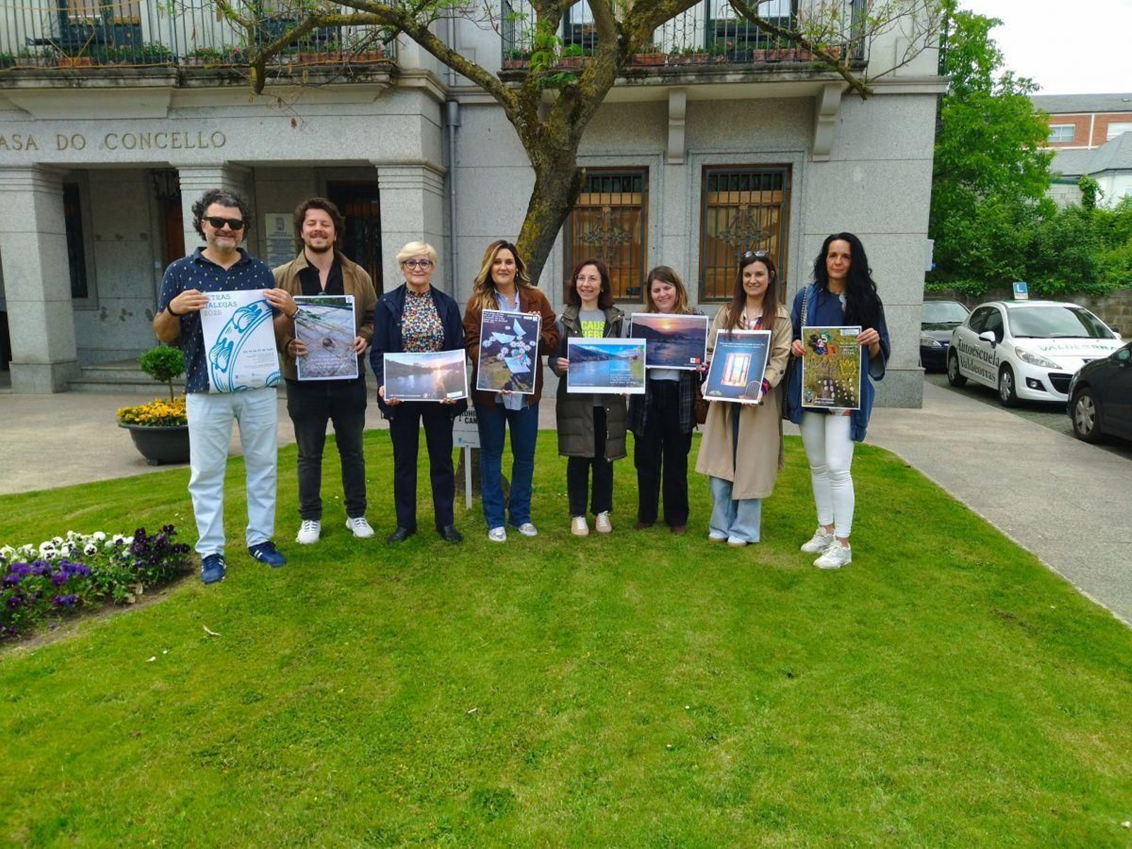 Jacobo Arias, á esquerda, na presentación da campaña das Letras Galegas.