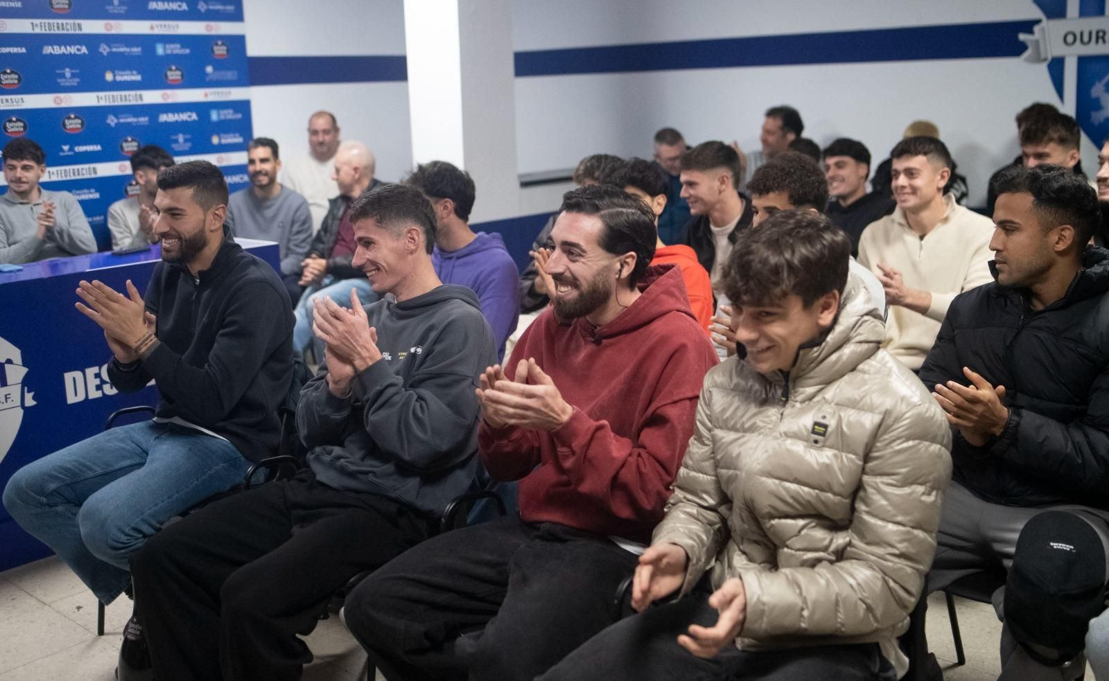 Los jugadores del Ourense CF durante el anuncio de su rival para los dieciseisavos