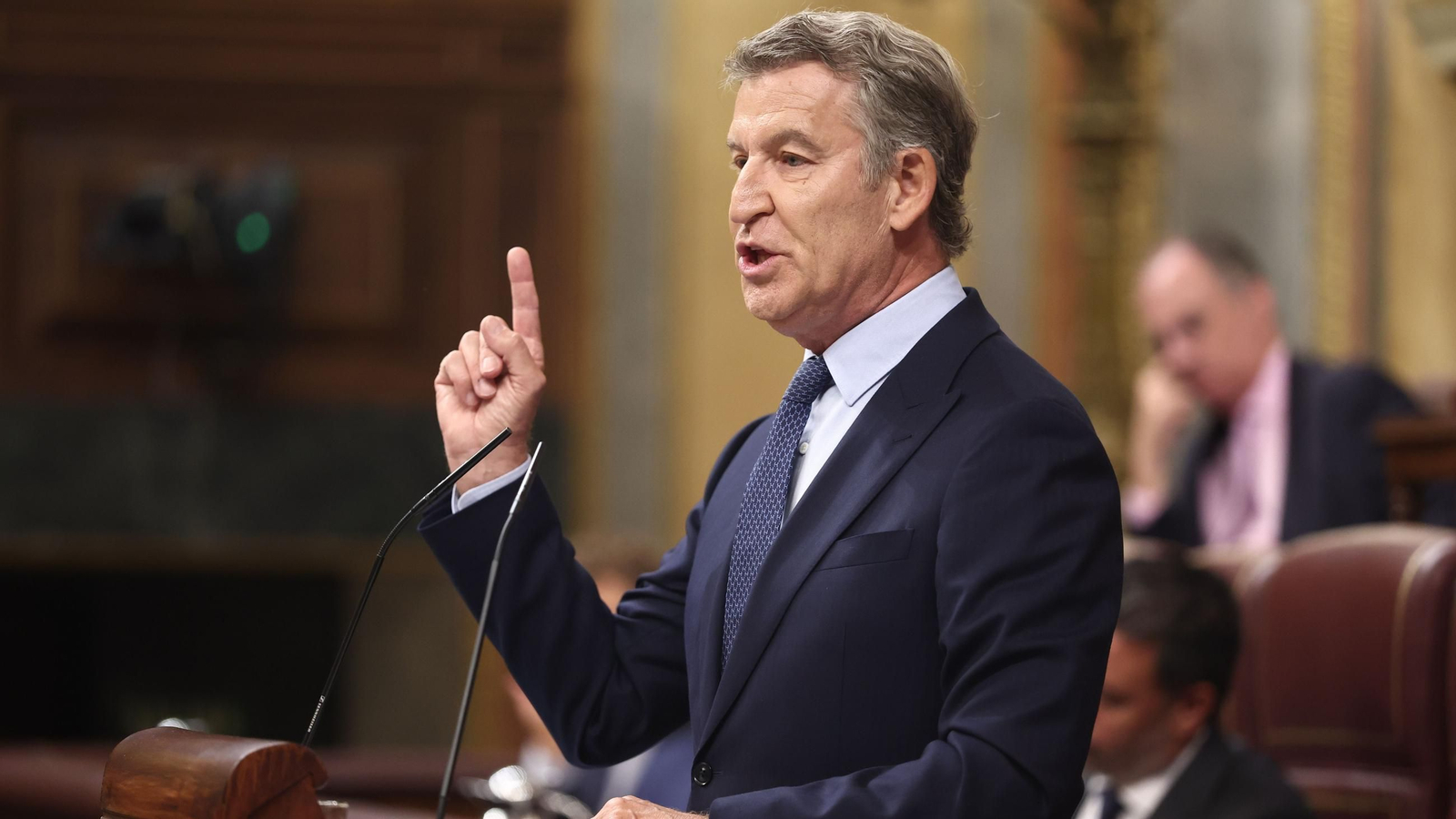El presidente del Partido Popular, Alberto Núñez Feijóo, interviene durante una sesión plenaria en el Congreso de los Diputados, a 3 de septiembre de 2026
