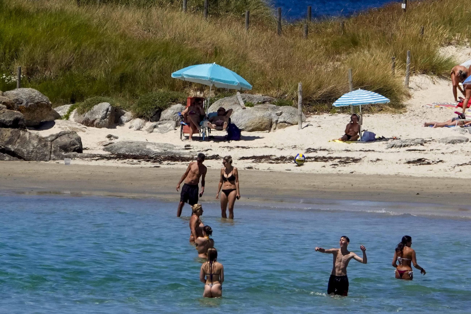 Galería | El calor se apodera de Vigo y llena las playas
