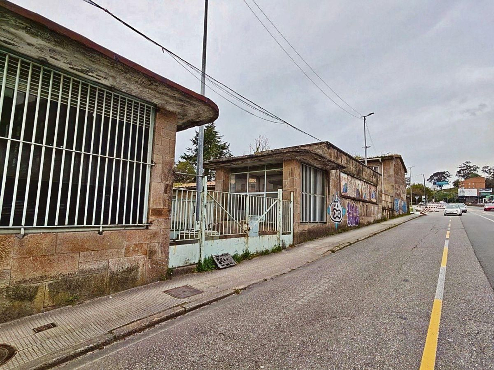 El antiguo penal en mitad de la Avenida de Madrid, que está actualmente en obras para su transformación.