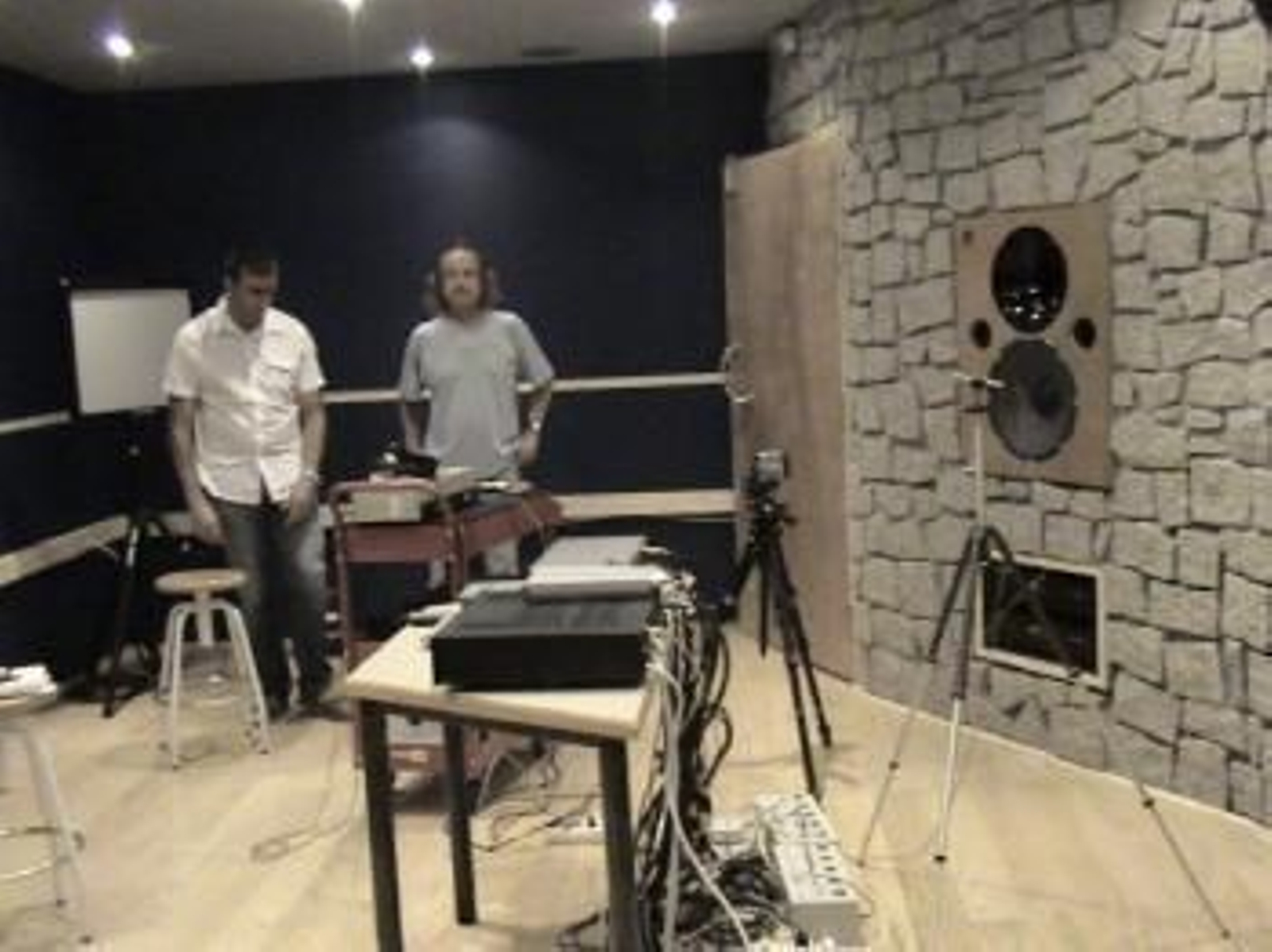 Philip Newlls, en un momento del experimento en los estudios Metrópolis de Vigo.