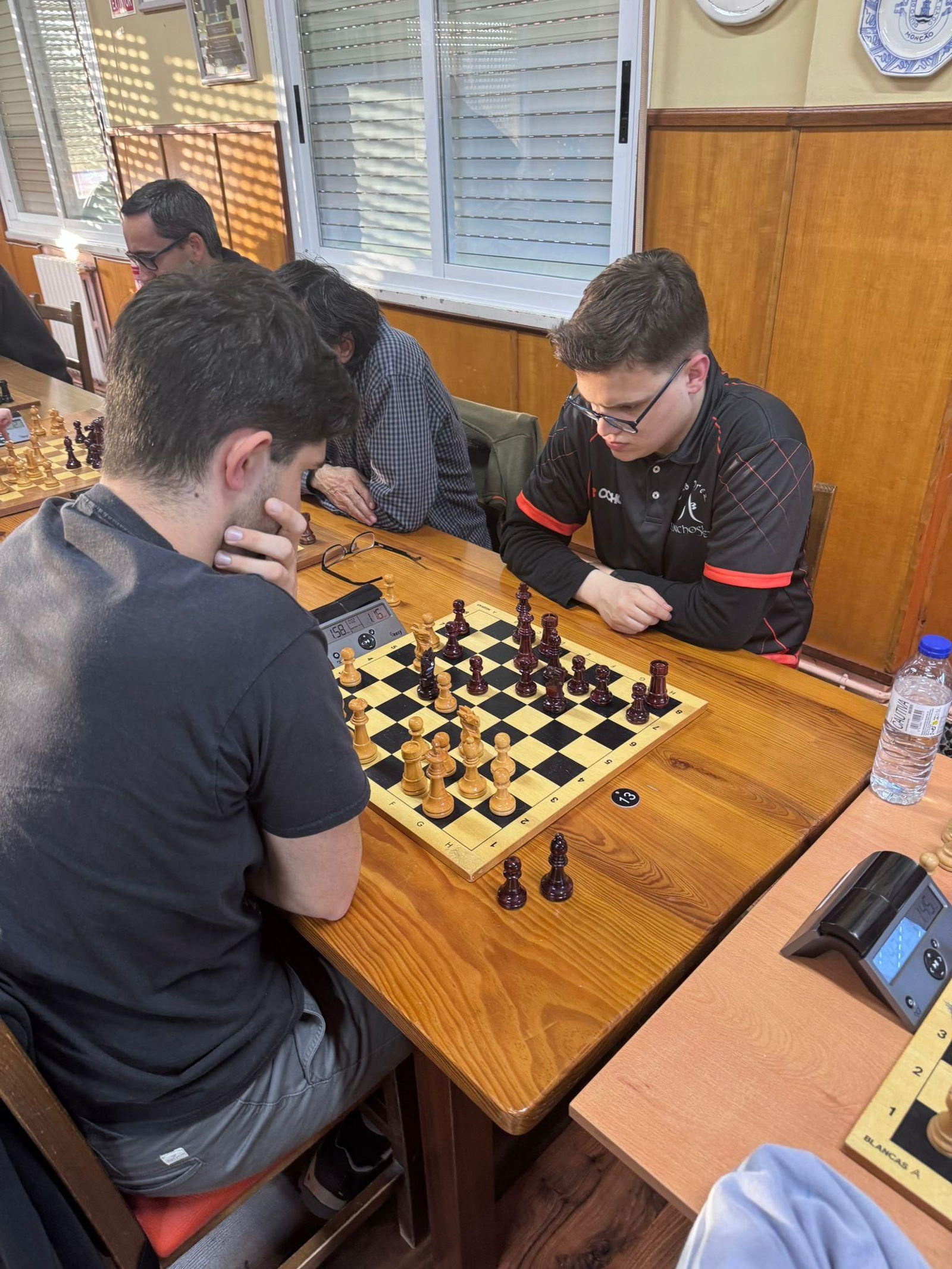 Galería | El ajedrez conquista Barrocás durante la Semana Santa