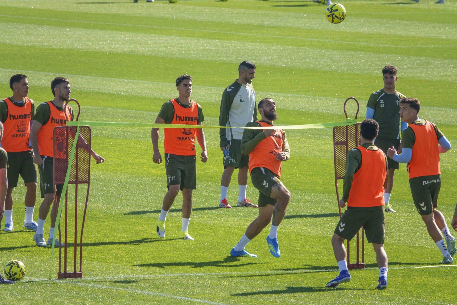 Borja Iglesias apunta a jugar hoy tras volver sin problemas de su convocatoria con España.