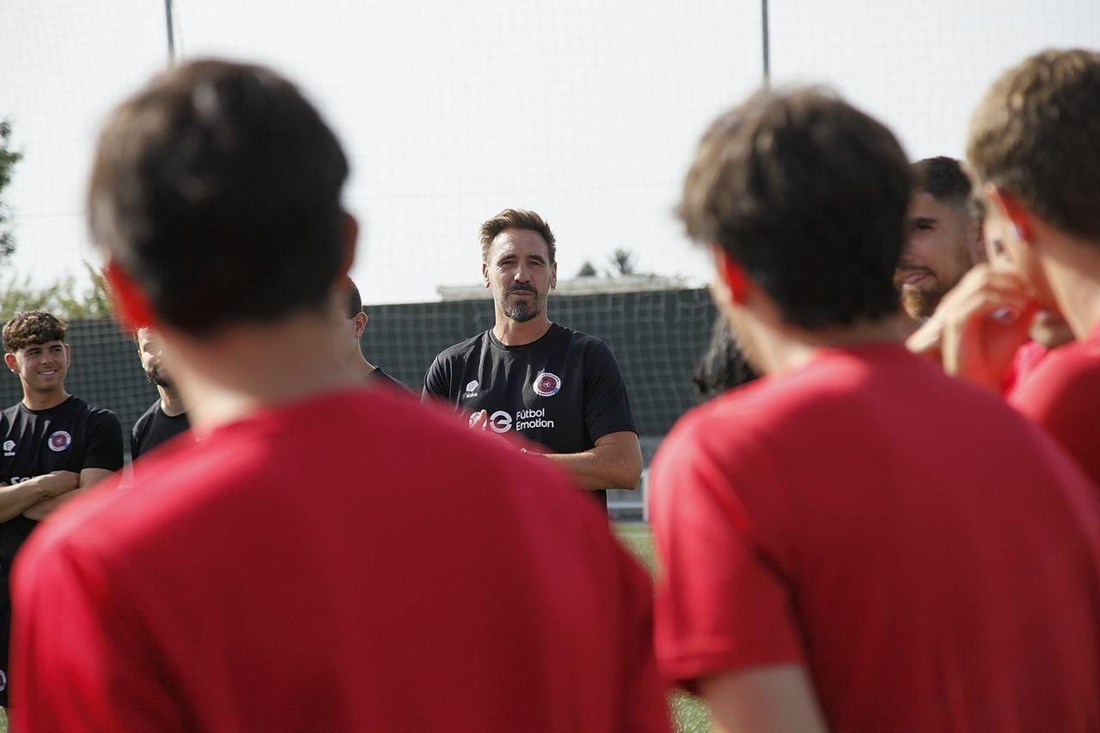 Borja conversa con su plantilla