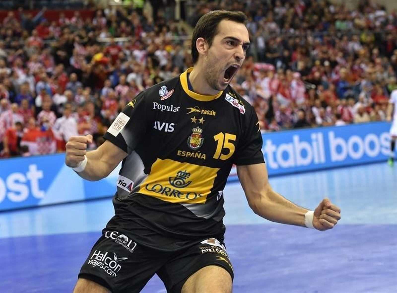 Cristian Ugalde celebra uno de los goles del partido. (BEDNARCZYK)