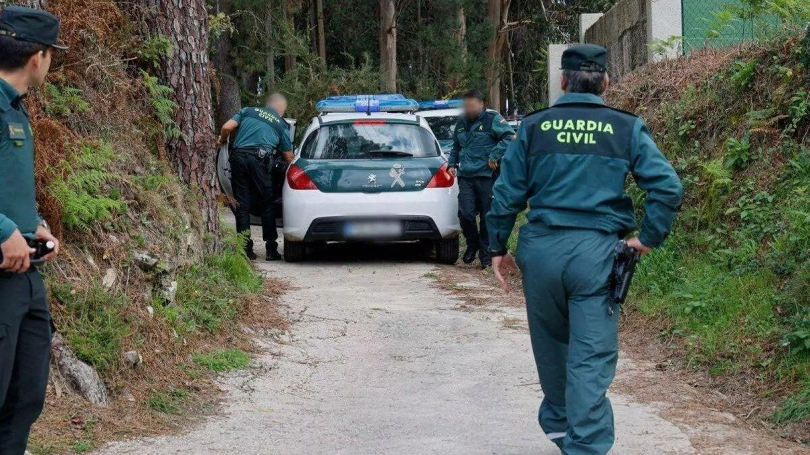 La Guardia Civil en las inmediaciones de la vivienda de Belesar donde apareció el cadáver de Estela.