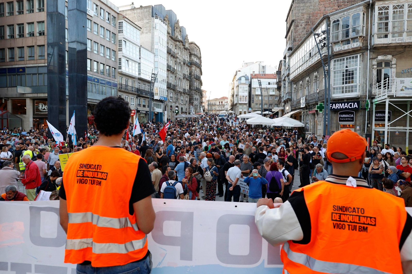Numerosos participantes en la protesta de Porta do Sol.