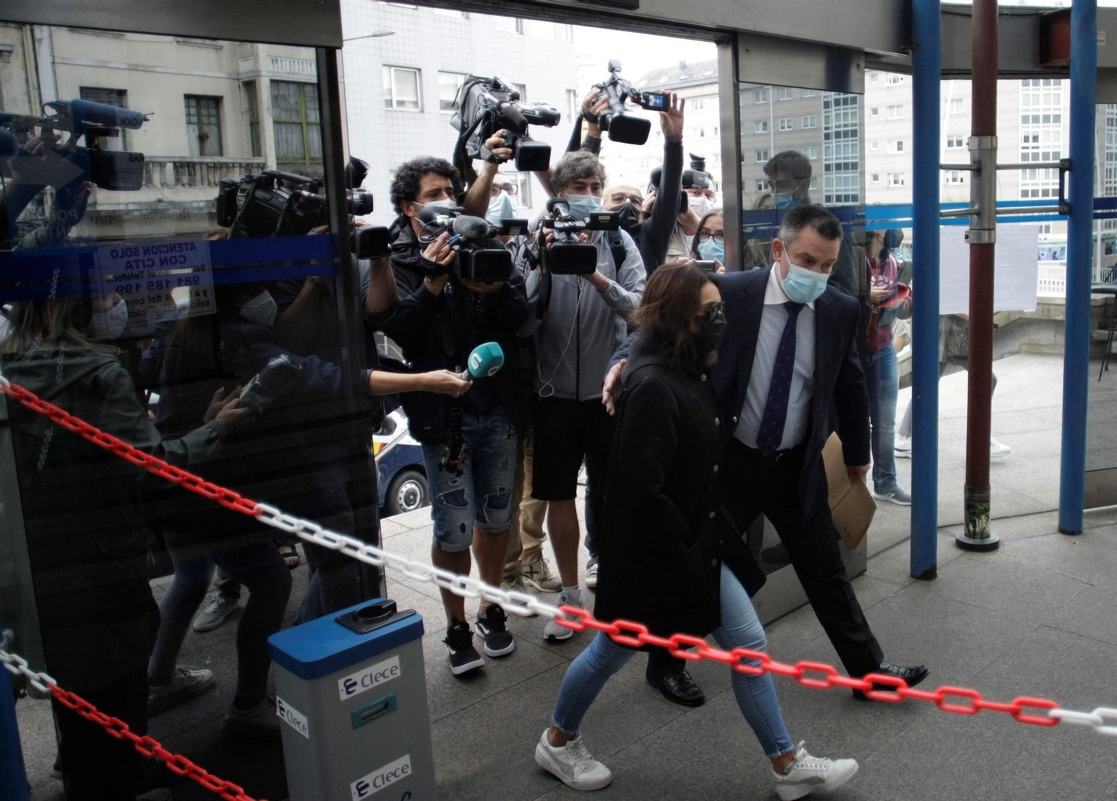 La joven detenida por el asesinato de Samuel en los juzgados de A Coruña. EFE/ Cabalar