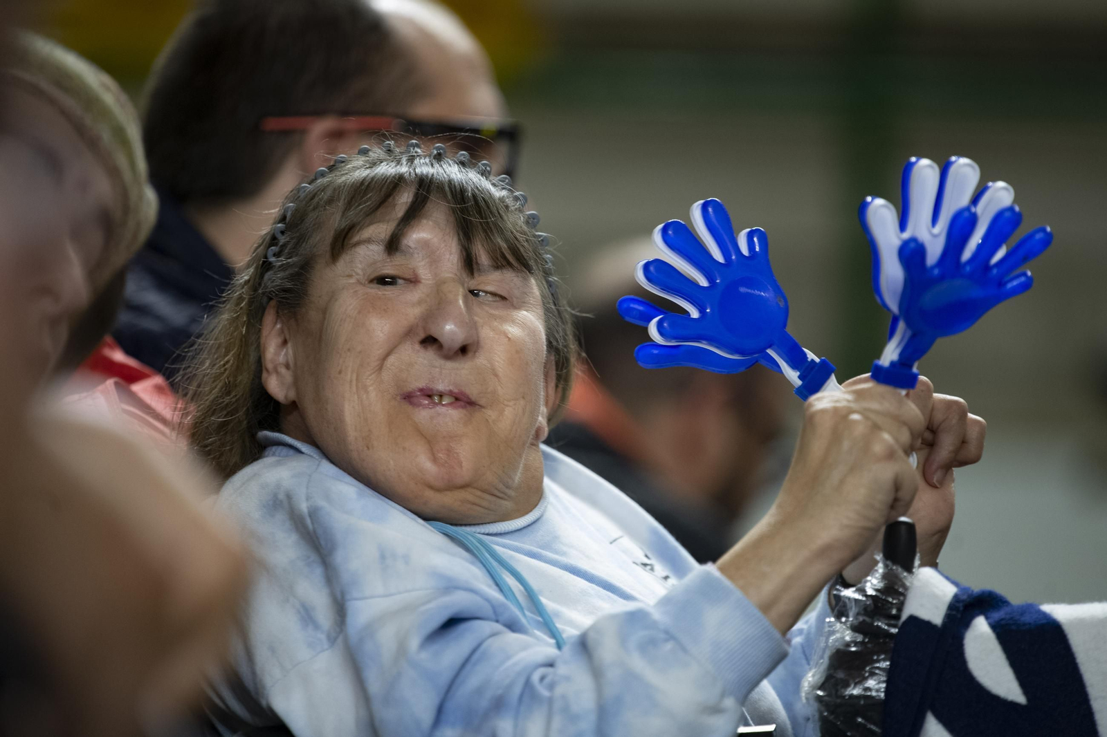 Galería | El Pazo aplaudió a un COB que lo dejó todo ante el Palencia