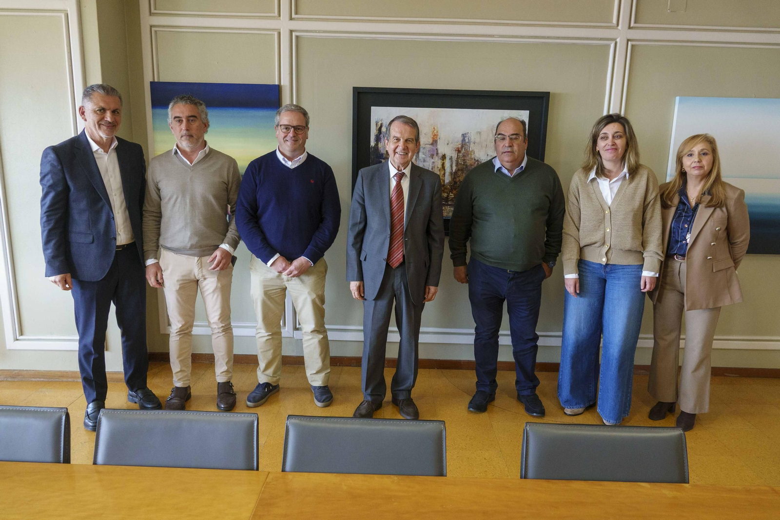 Abel Caballero, Ángel Rivas y Patricia Rodríguez, reunidos ayer con la comisión de fiestas de Bouzas.