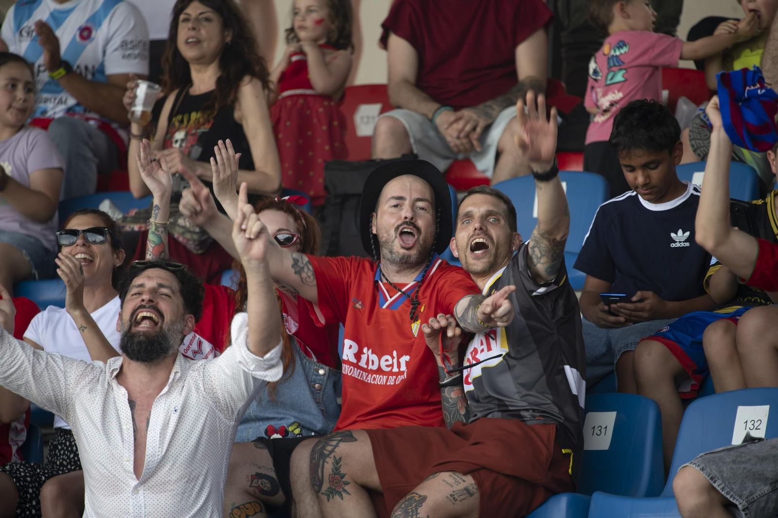 Galería | La UD Ourense quiere llegar a Primera Federación y la afición se vuelca con el equipo en O Couto