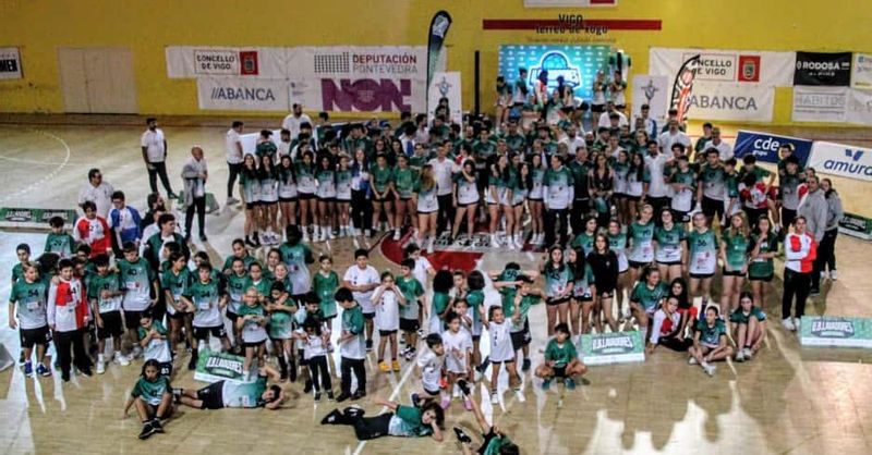 El Unión Balonmán Lavadores zaprezentował całą swoją strukturę sportową