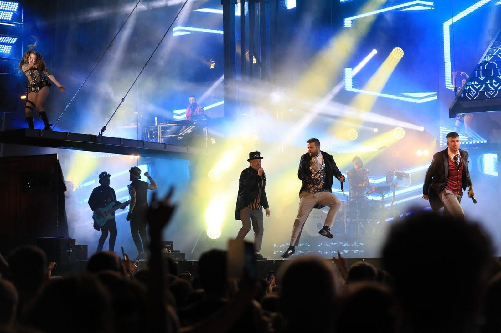 Actuación de la orquesta Panorama en las fiestas de O Couto (Foto: José Paz)