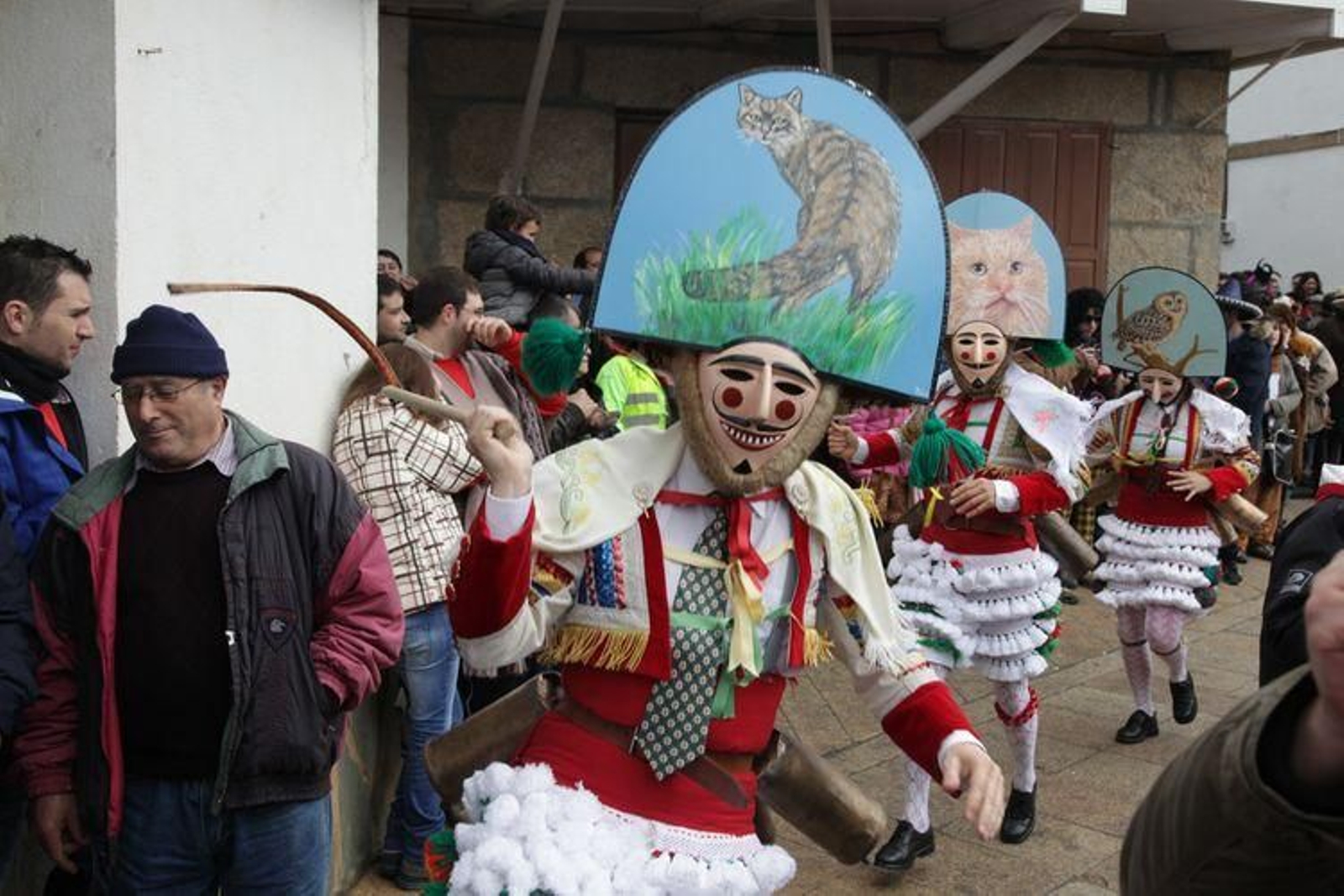 Laza recibe a los peliqueiros con bica y licor café