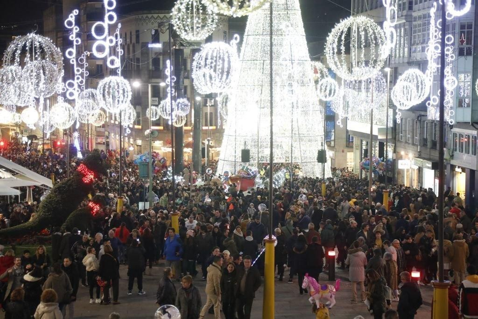 Los turistas invaden Vigo en el Puente295