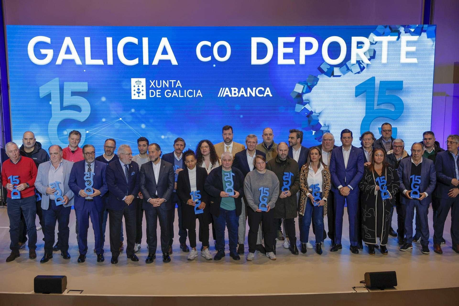 Representantes de clubes gallegos que reciben las ayudas, entre ellos, varios del área de Vigo.