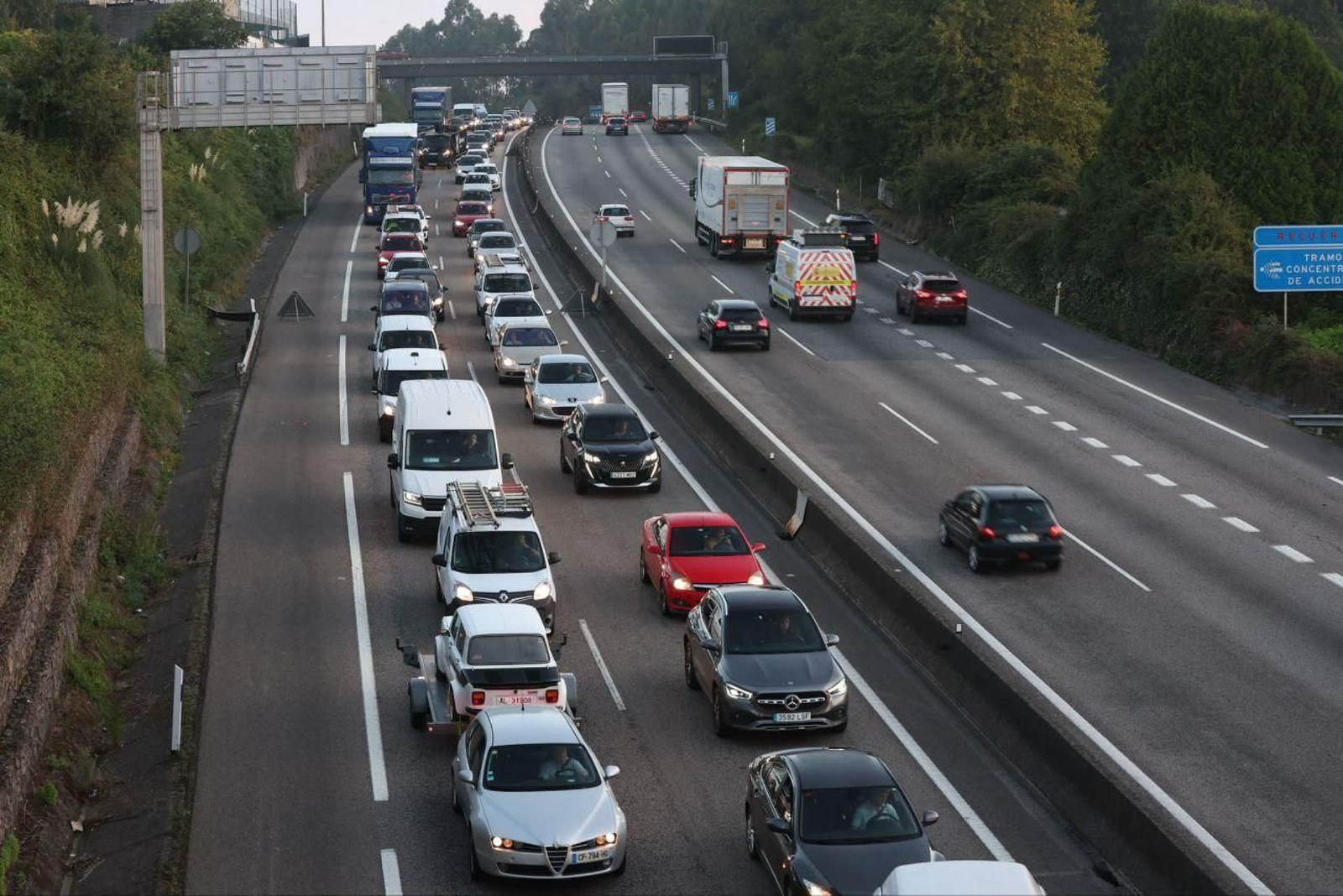 Retenciones por el accidente múltiple en Puxeiros. // Alberte