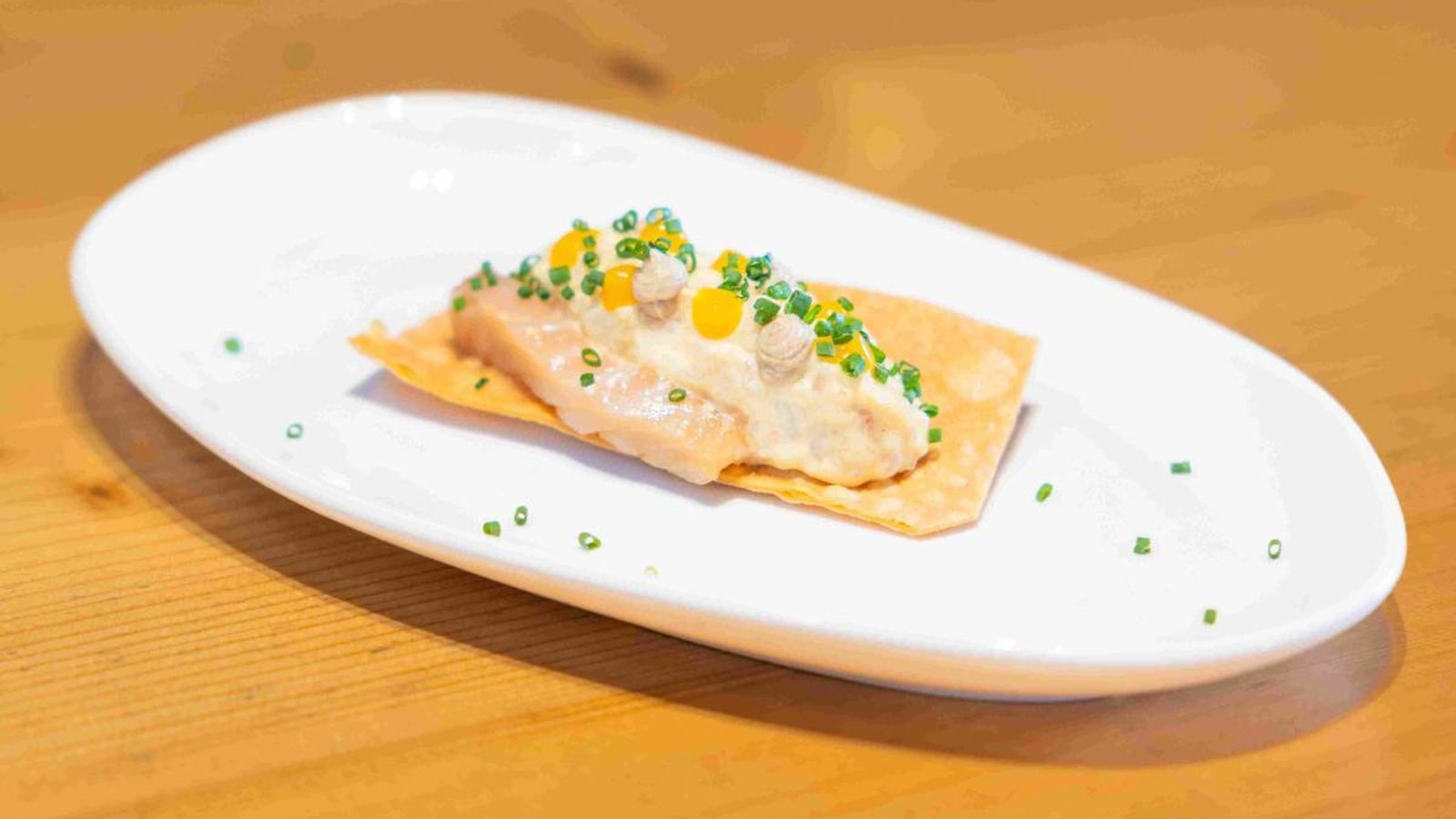 Tapa de Santiago "Bonito, maíz y langostino"