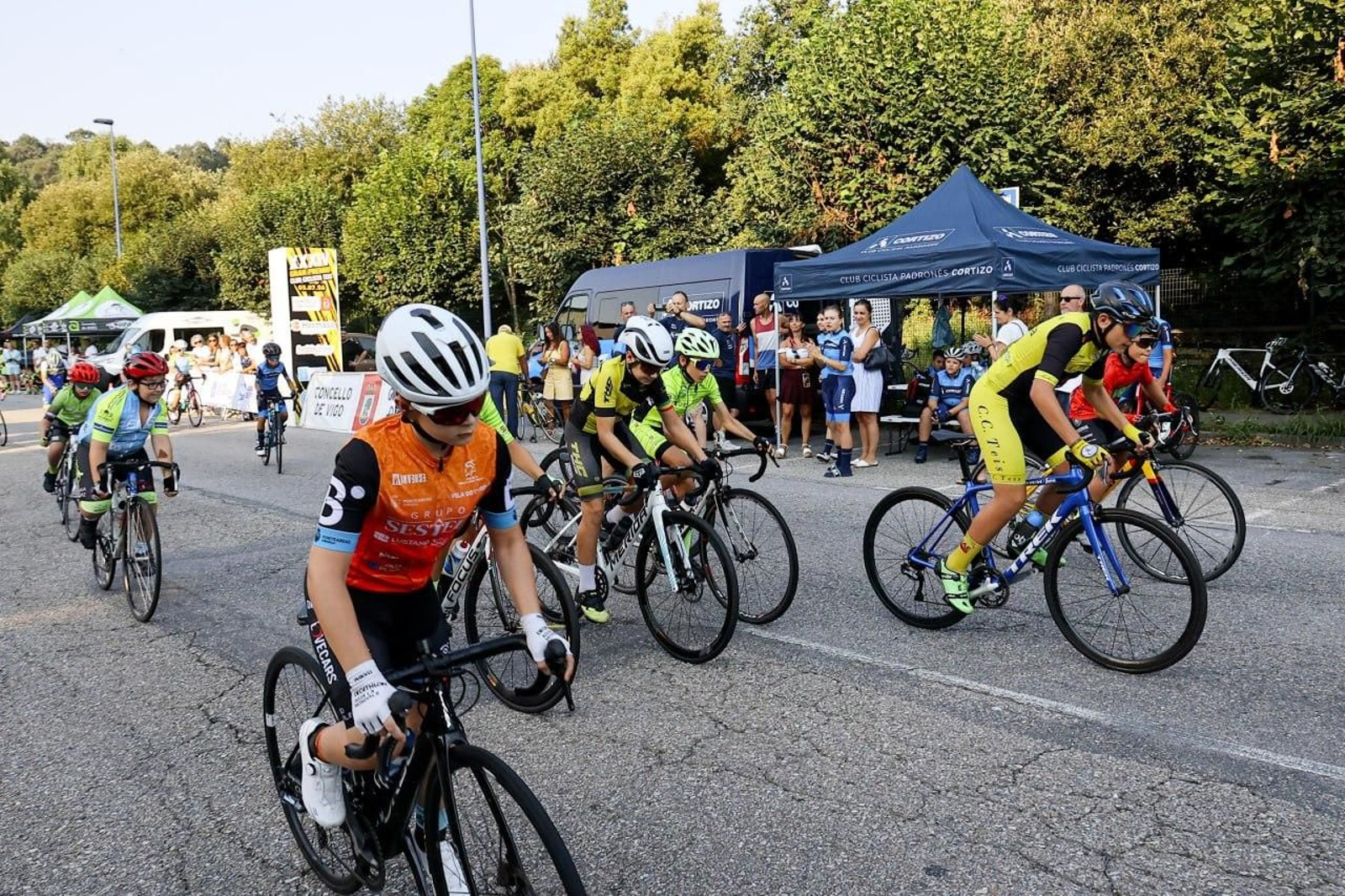 Galería | El Gran Premio Ciclista de Teis madruga para esquivar el calor