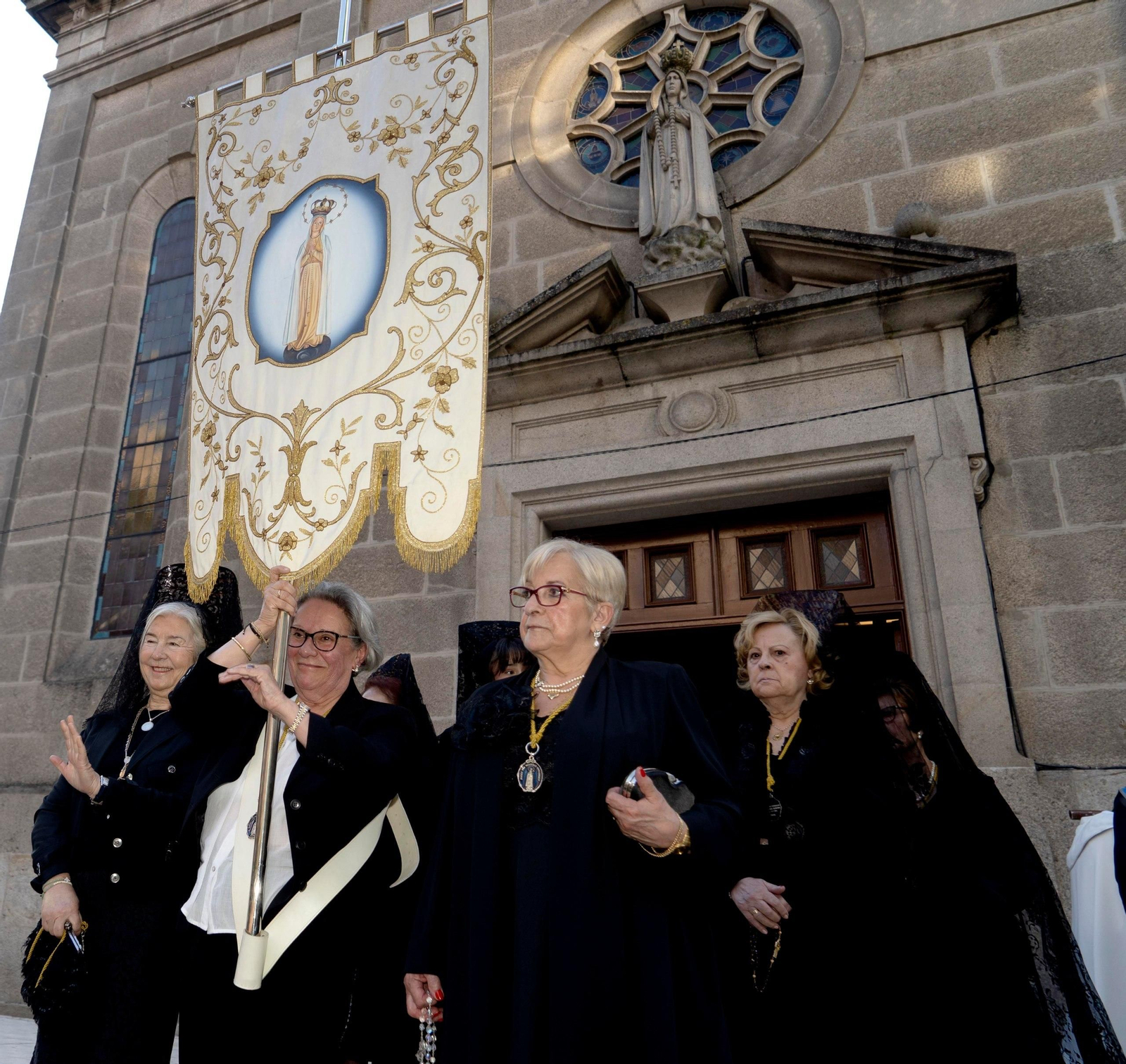 Galería | La devoción recorre las calles de Vigo por la Virgen de Fátima