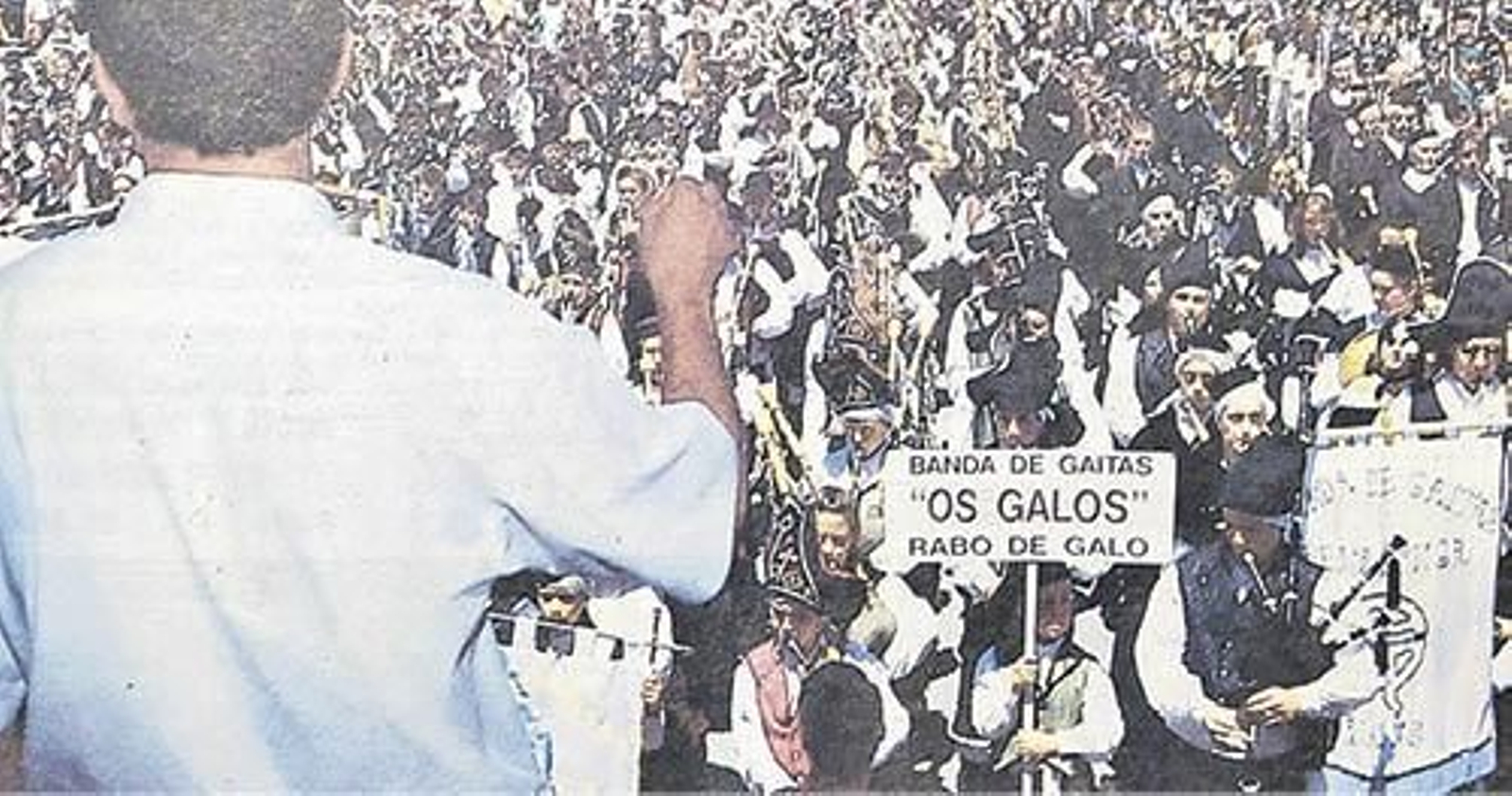 Los gaiteiros, en la Plaza Mayor de Orense.