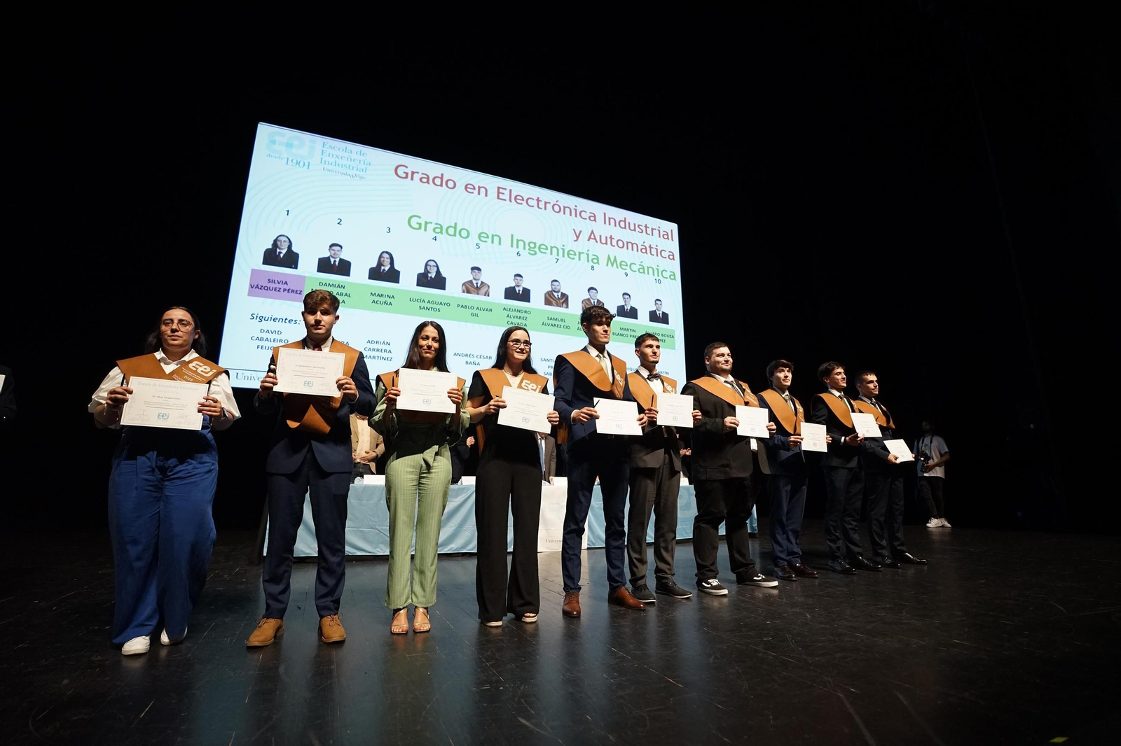 Estudiantes de la Escuela de Ingeniería Industrial, durante el acto de graduación del curso pasado.
