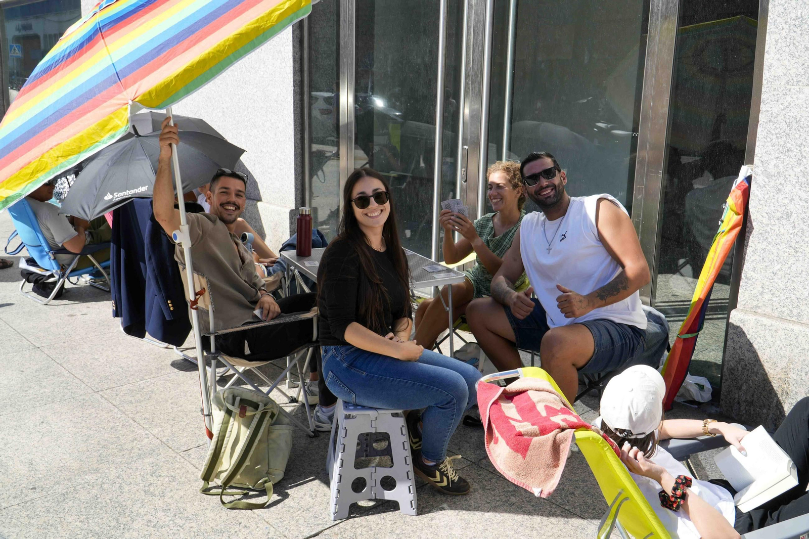 Galería | Infinitas colas por una entrada para Arde Bogatá en Vigo