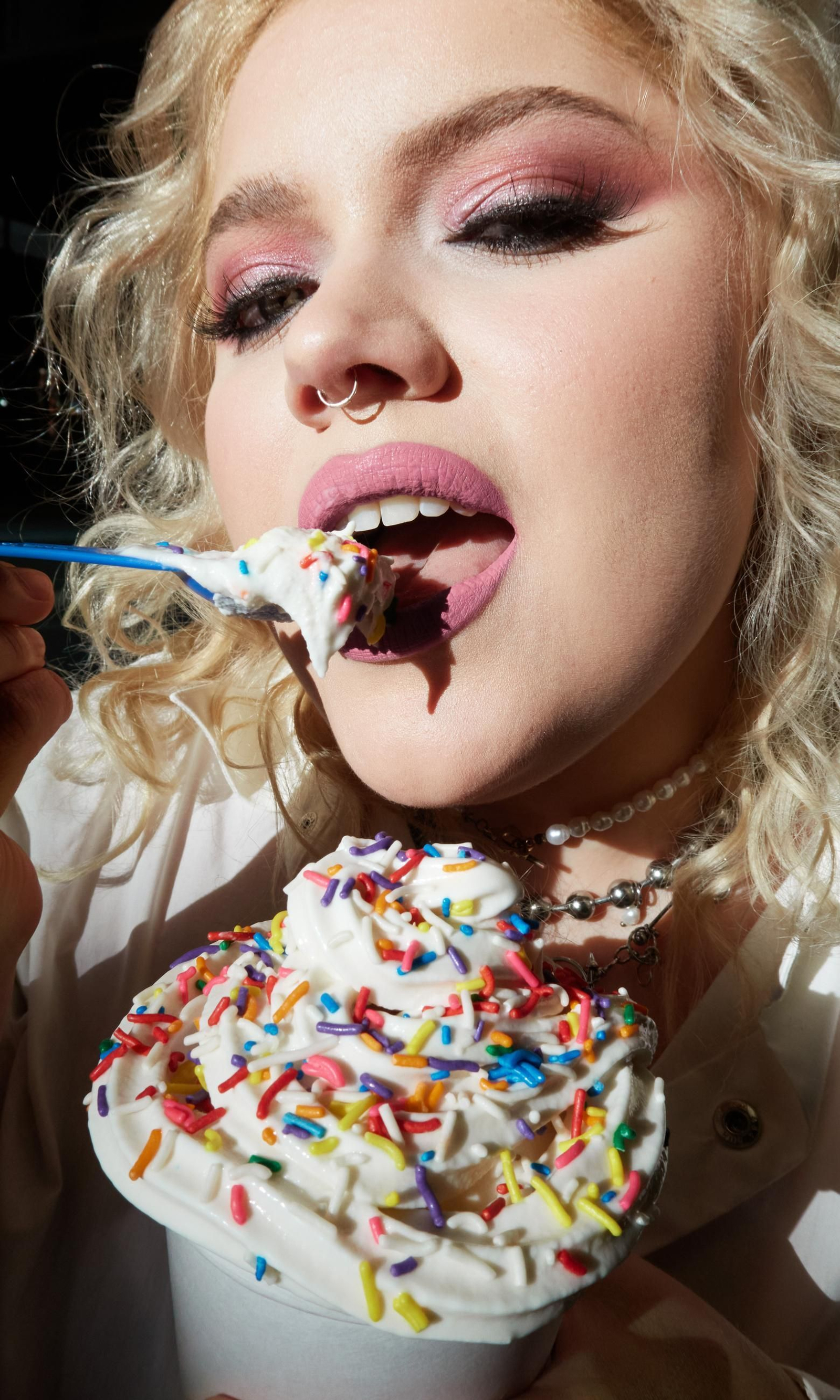 Los SuperStay Matte Ink de Maybelline New York resisten las comidas y no transfieren.