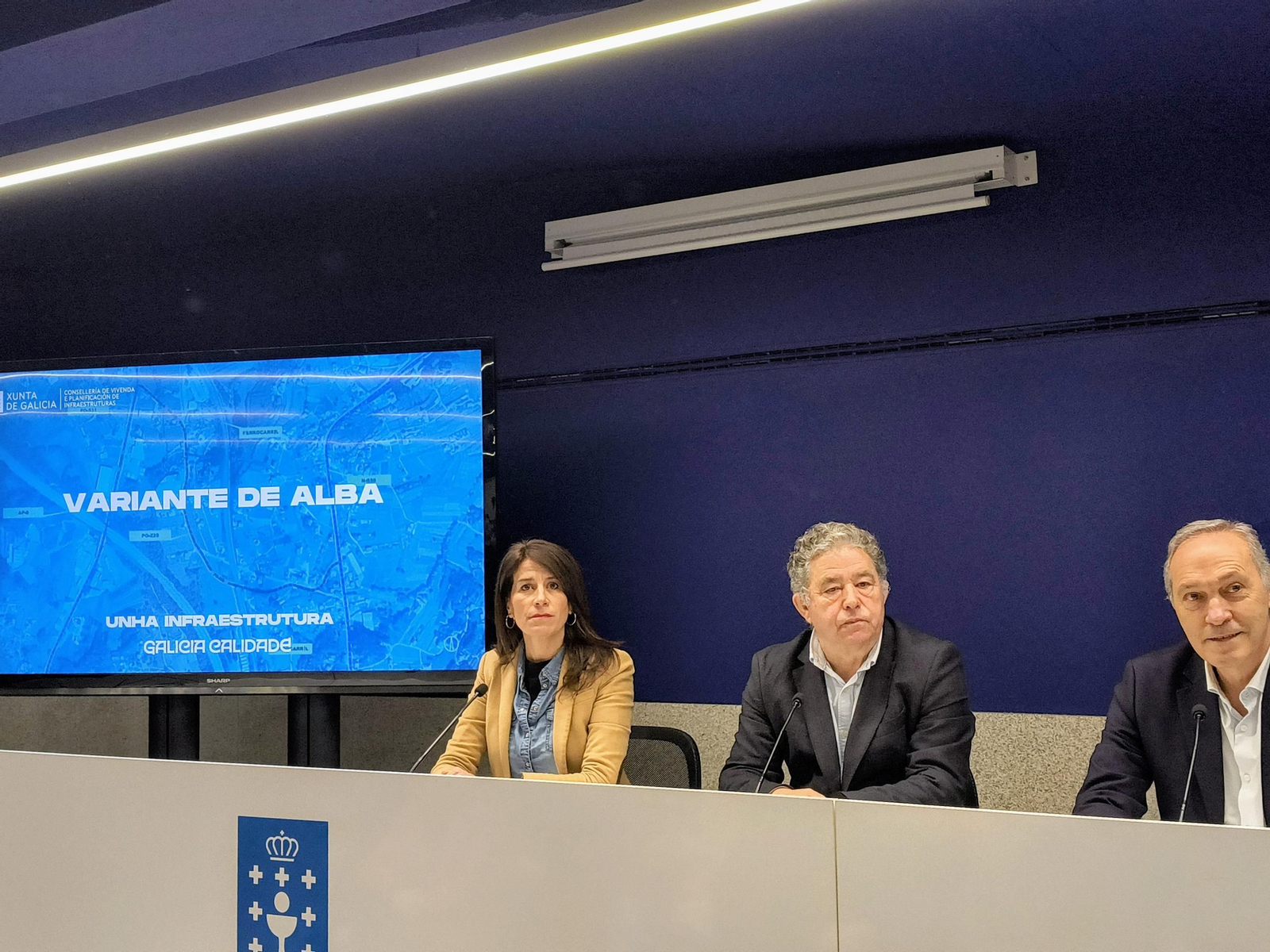 María Martínez Allegue, Fernández Lores y Agustín Reguera, en la presentación de la variante de Alba.
