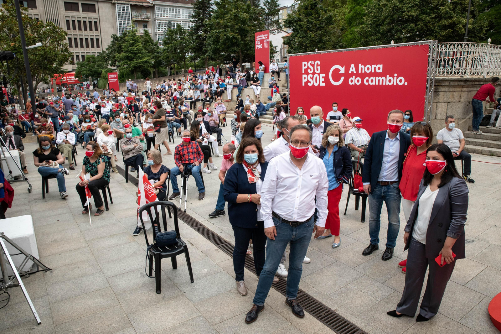 OURENSE (XARDÍNS DO POSÍO). 27/06/2020. OURENSE. El presidente del gobierno, Pedro Sánchez, acompaña al candidato a la Xunta de Galicia, Gonzalo Caballero y a Marina Ortega en un mitin del PSdeG-PSOE. FOTO: ÓSCAR PINAL