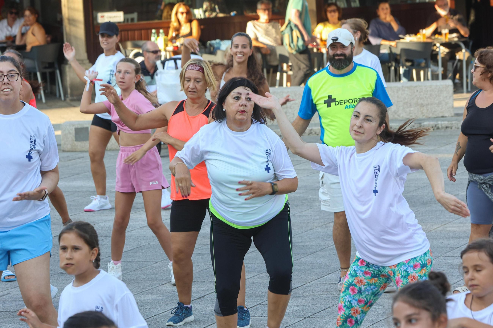 Galería | Un centenar de personas se activan con la sesión de zumba de +Deporte Atlántico