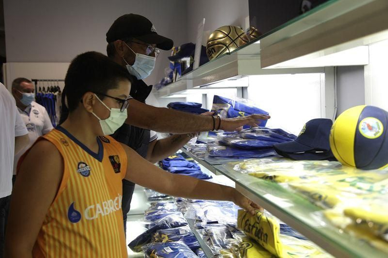 Presentación de la tienda del COB (MIGUEL ÁNGEL)