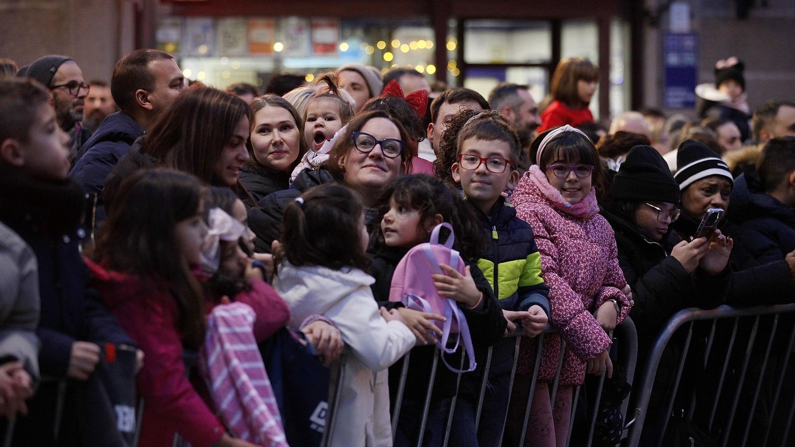 Los niños ourensanos en primera fila.