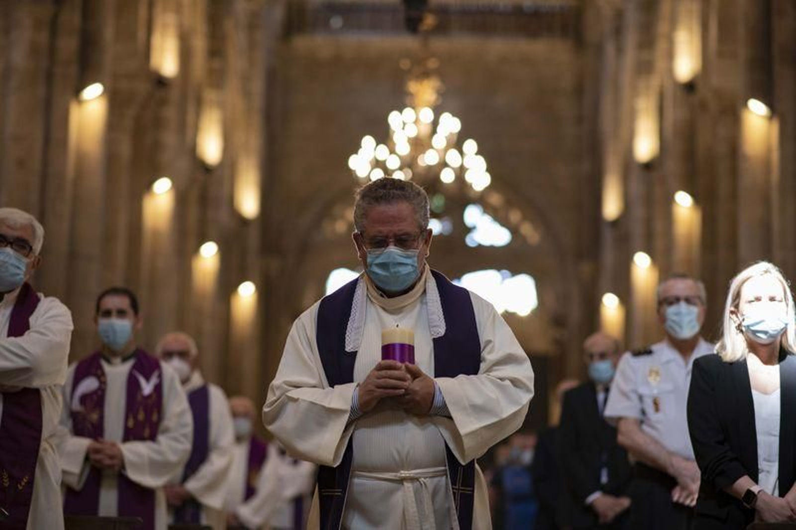 La Catedral de Ourense acoge el funeral en memoria de las víctimas mortales del covid // FOTO: Xesús Fariñas