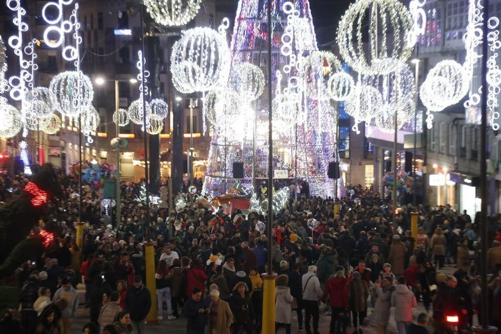 Los turistas invaden Vigo en el Puente264