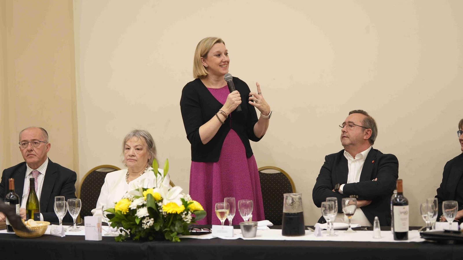 La vicepresidenta dirigiéndose a los representantes de las diáspora