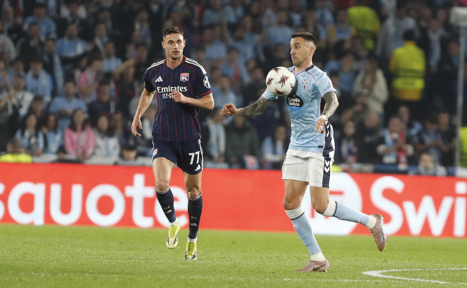 Galería | El Celta y el Olympique, un duelo de altura en Balaídos