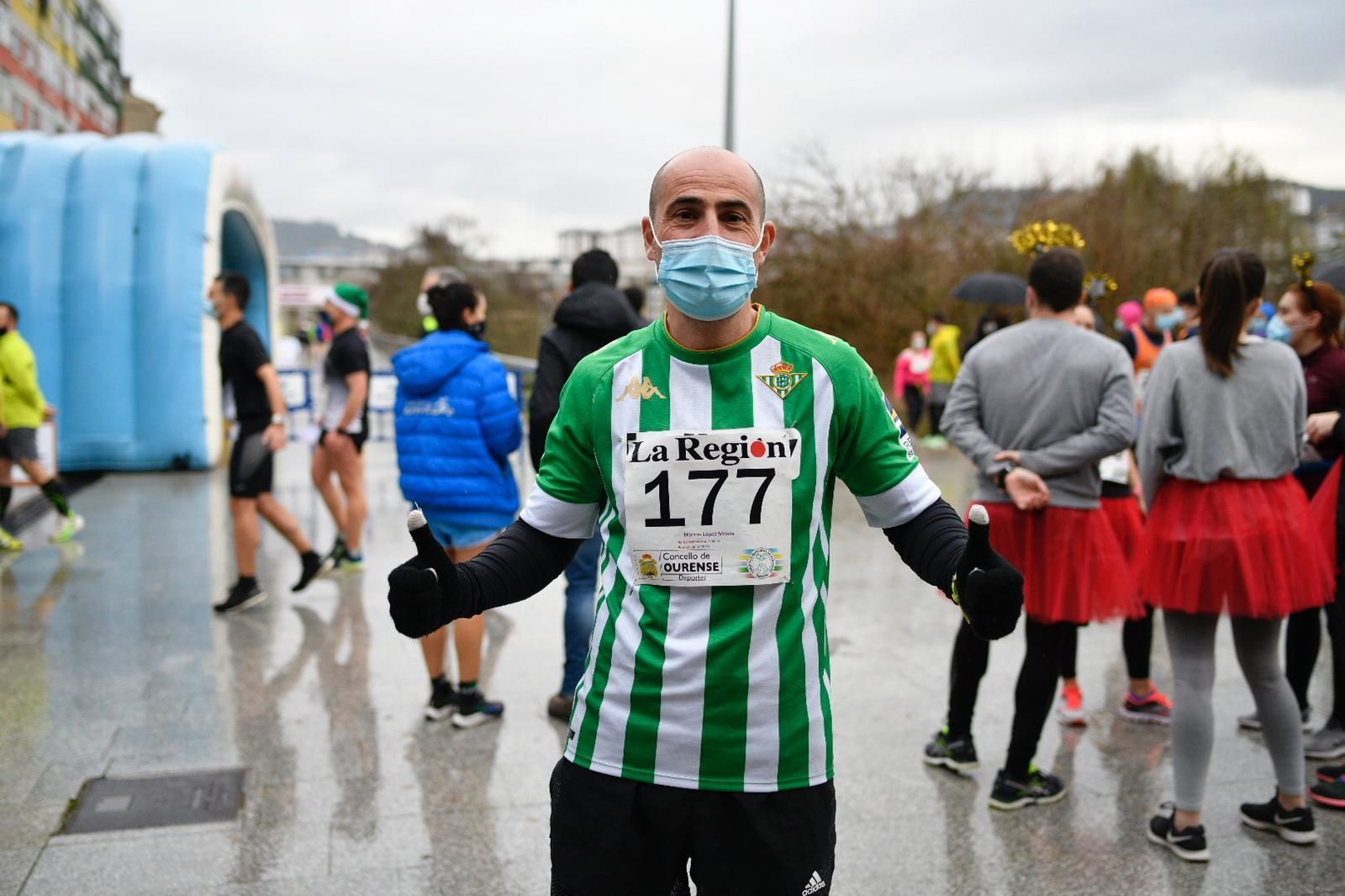 Los ourensanos despidieron el año corriendo (XESÚS FARIÑAS)