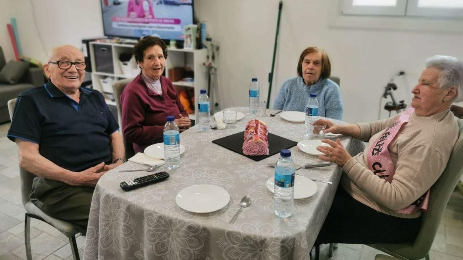 Usuarios durante una actividad en la Casa do Maior.