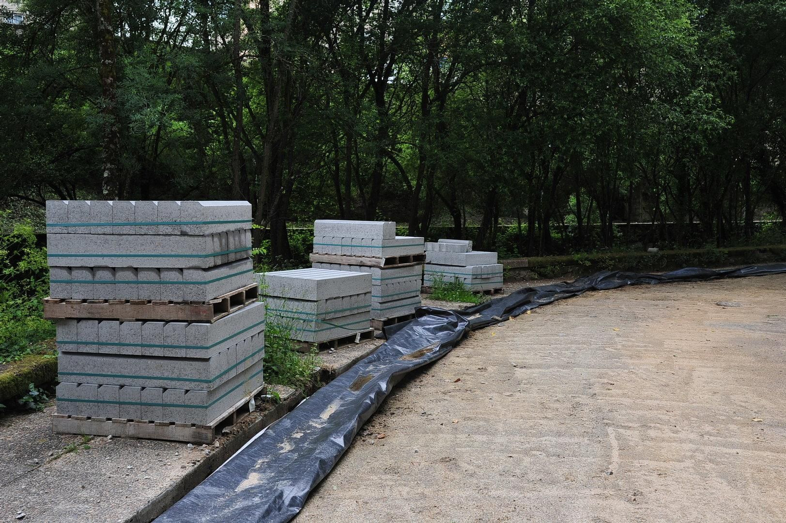 Polvorín y los materiales de las obras.