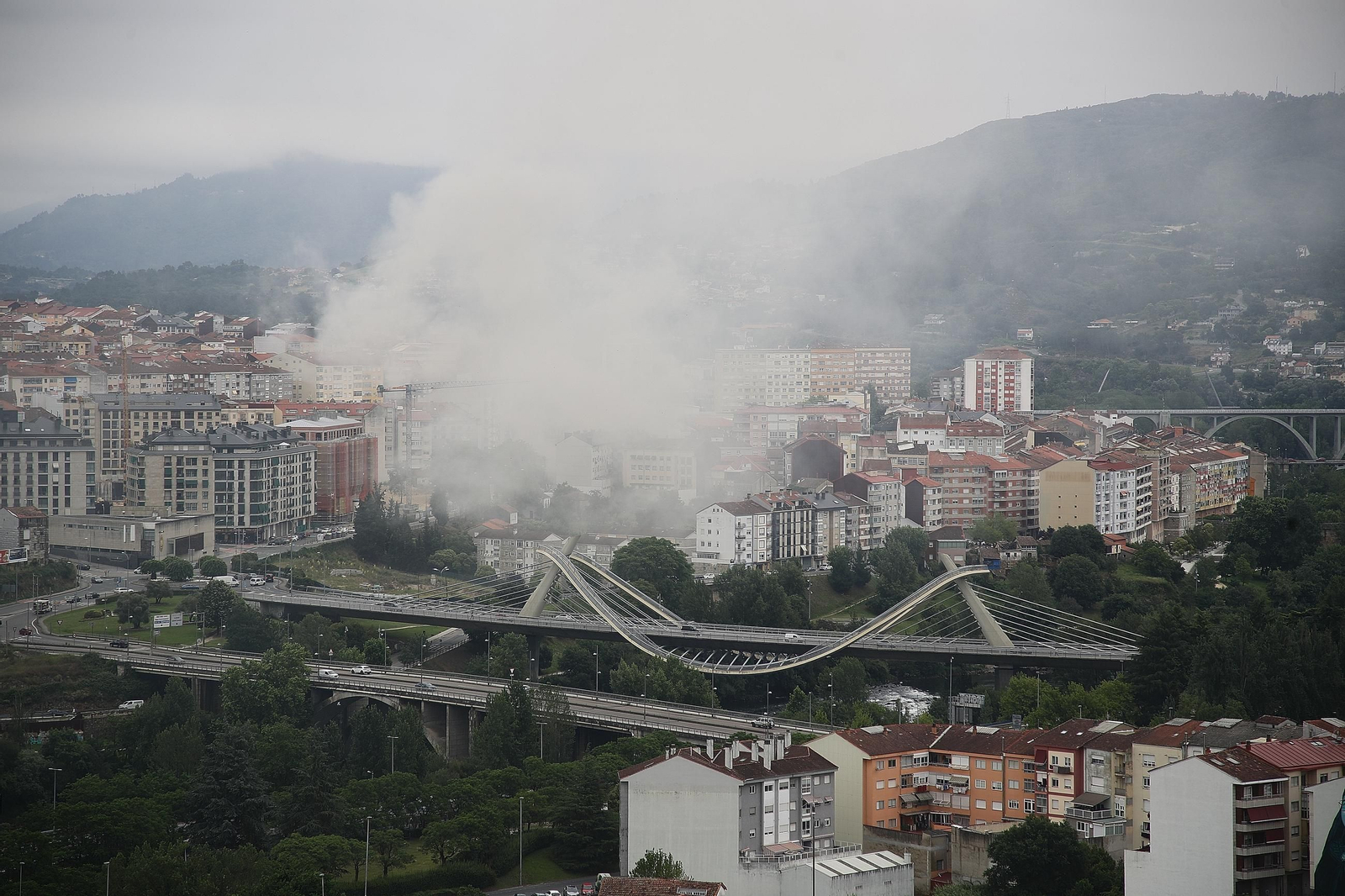 Vista del incendio de A Ponte desde el Seminario