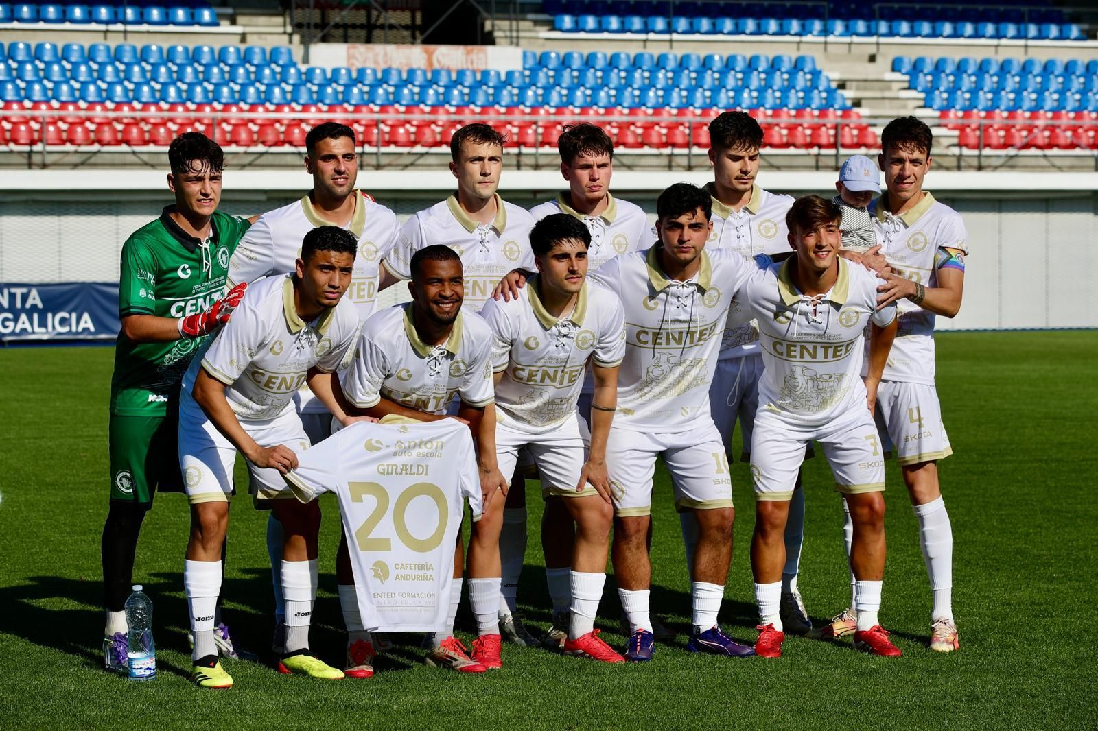 Galería | El Cented Academy conquista la Copa Diputación ante el calor de O Couto