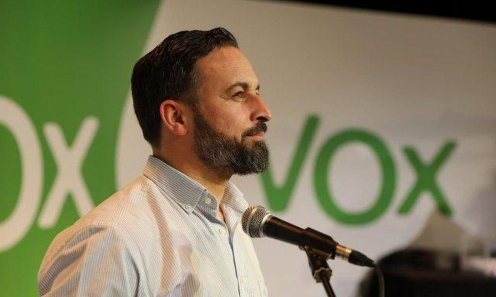 Santiago Abascal, líder de Vox, que llega a Vigo.