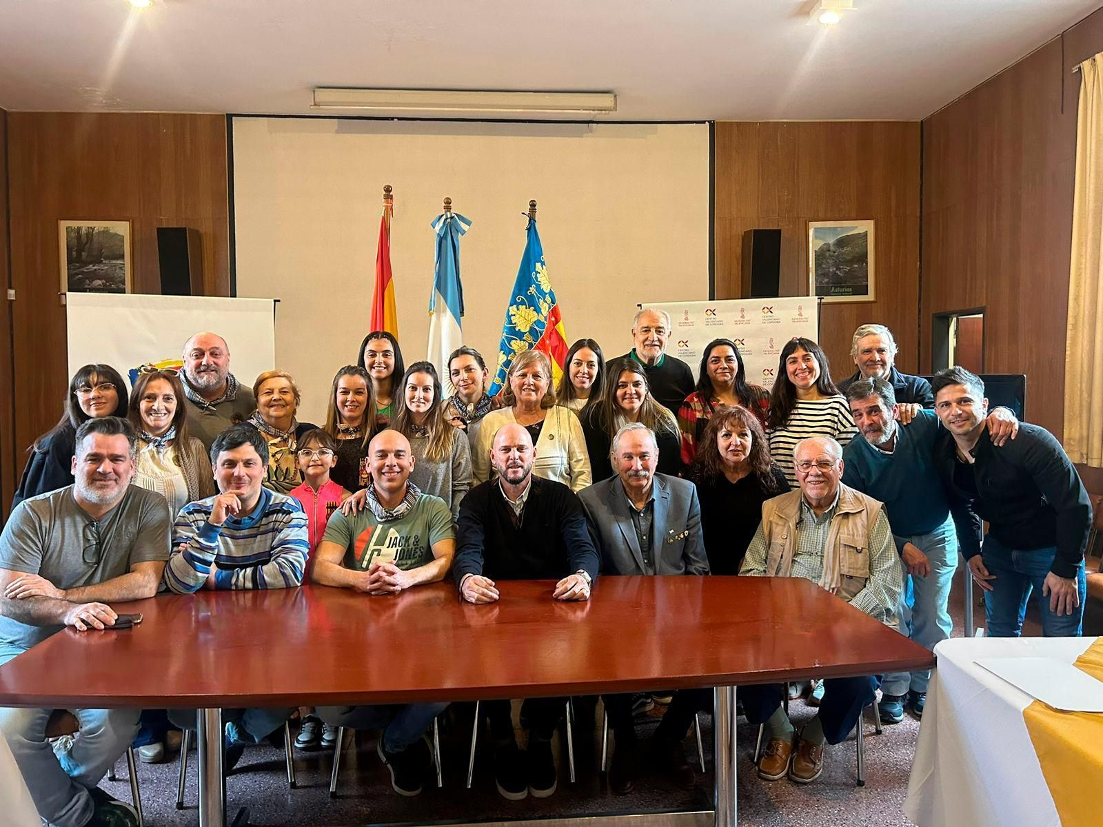 Representantes de Centros Valencianos agrupados en CEVEX.