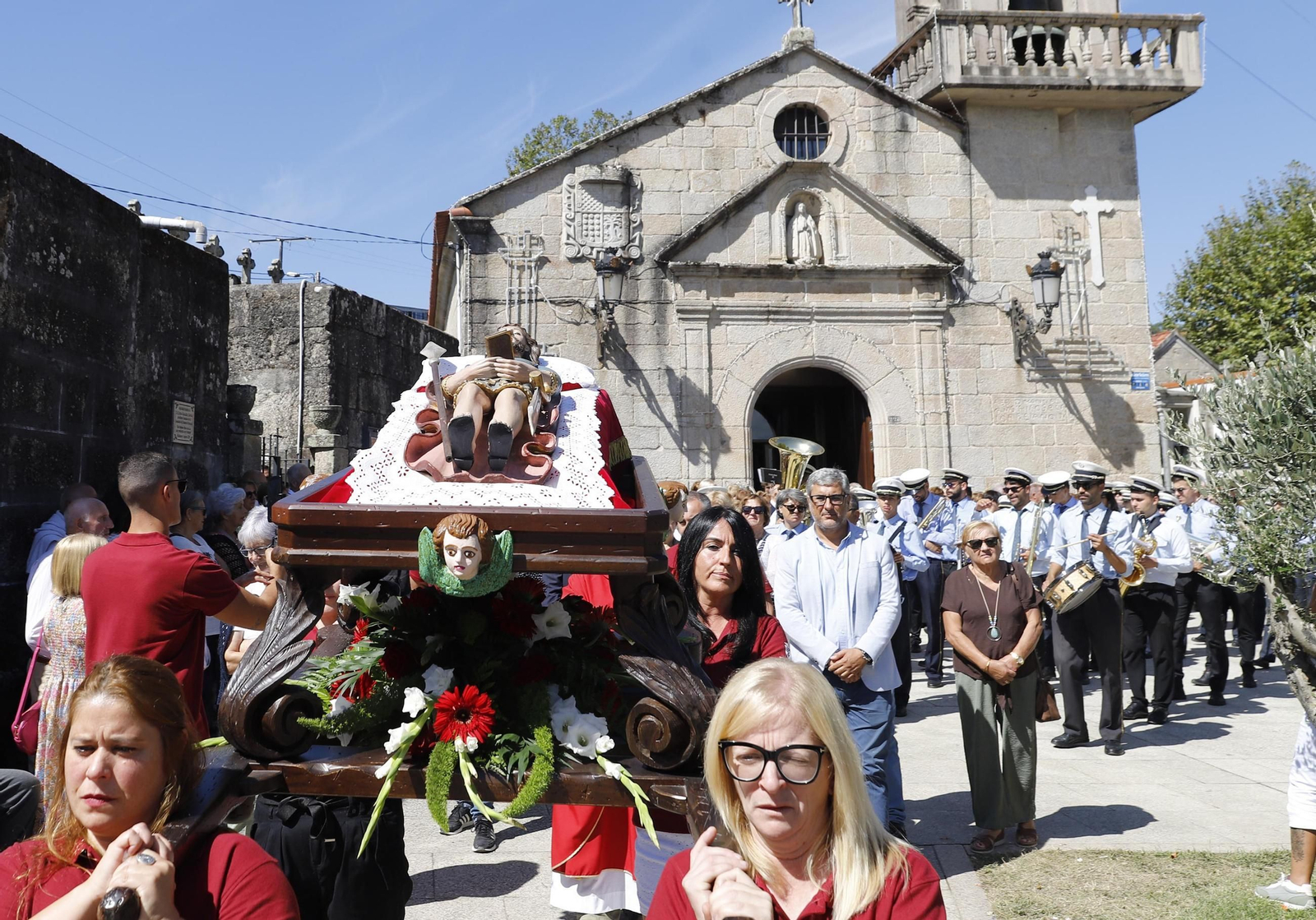Galería | El desfile de carrozas, protagonista en las fiestas de San Campio de Valadares