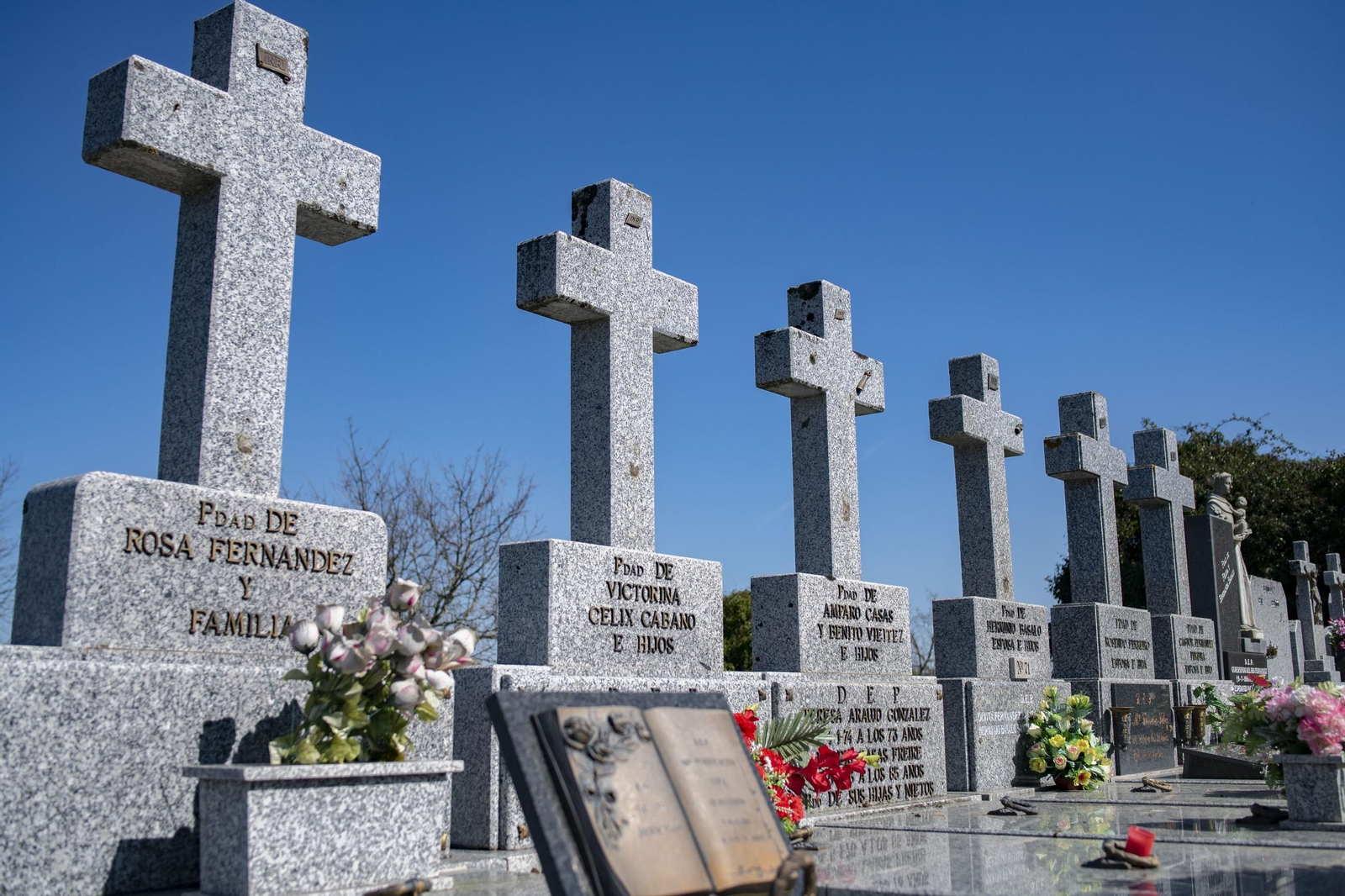 Galería | Así se encuentran los cementerios de Ourense tras ser saqueados