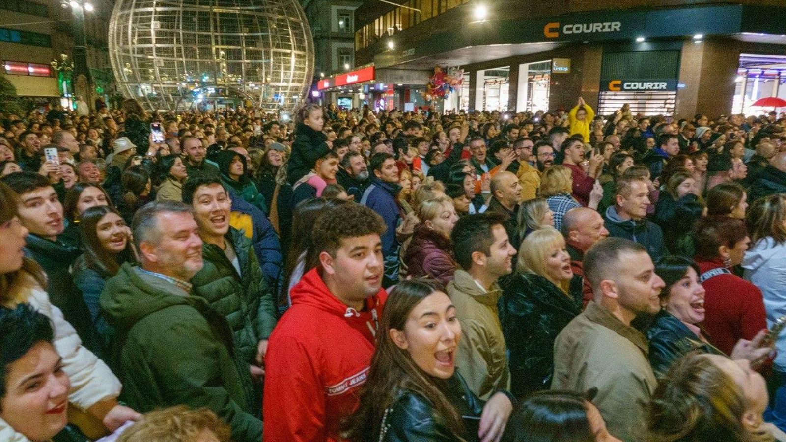 Galería | Vigo se ilumina con las luces de Navidad 2025
