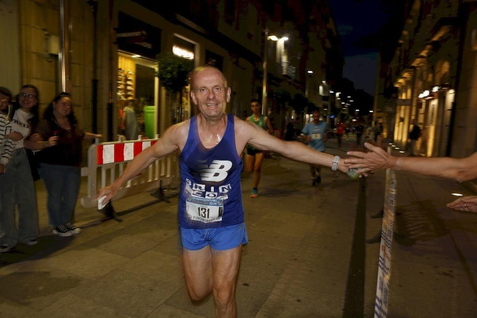 A pesar de las horas, tanto corredores como espectadores no se perdieron la cita.