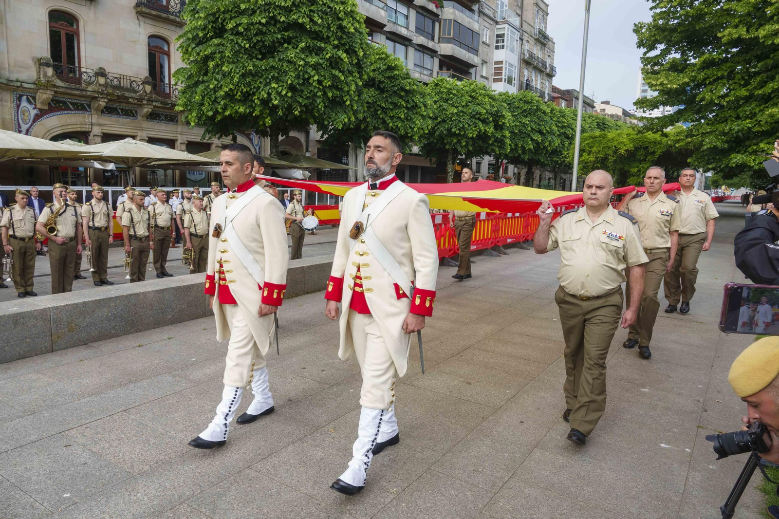 Galería | Comienza la programación del Día de las Fuerzas Armadas en Vigo